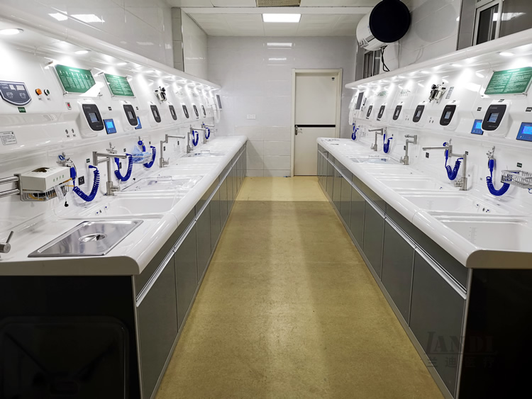 新外观胃肠镜一字型清洗中心工作站为四川重庆医院供应室提供服务！