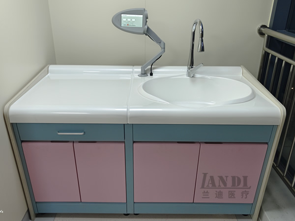 新生儿洗浴中心设备_婴幼儿洗浴中心设备_医用设备公司_泰州市开发区兰迪医用设备厂